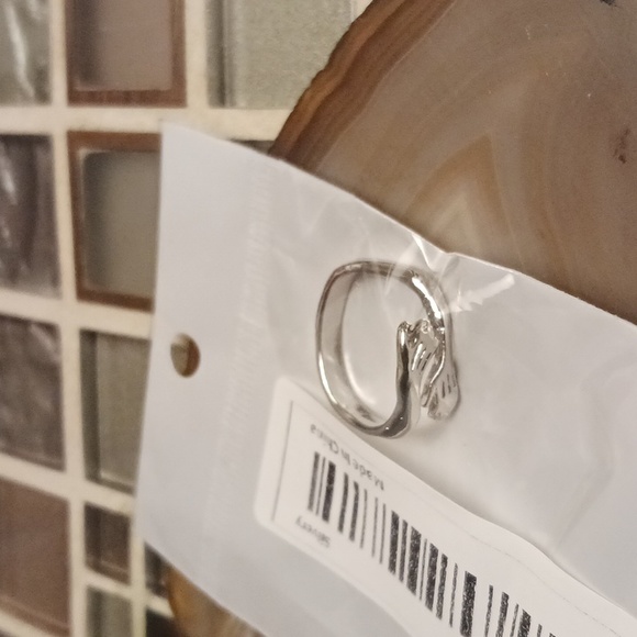 Hugging Hands ring - Picture 3 of 3